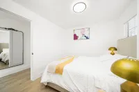 Charming 2-Bedroom Family Home in LA/Great Location with Complimentary Parking!