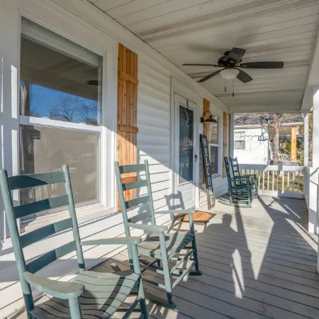 Cozy Convenient Cottage