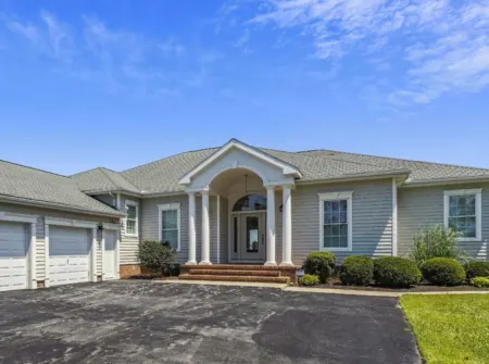 "Endless Summer" Waterfront on the Chesapeake Bay!