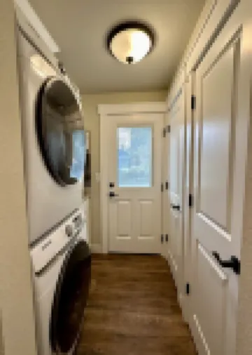 Newly Renovated 4 Bedroom, Quiet Country Home on 5 Acres in Edgewood, Sleeps 8 에지우드 호텔