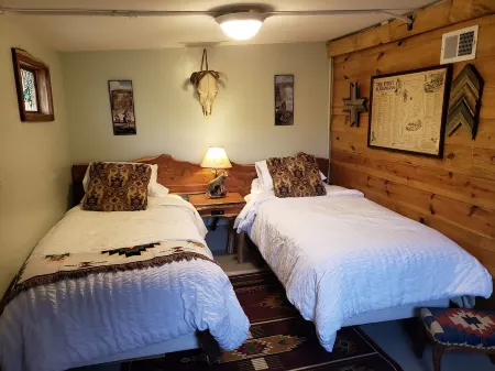 Lake View, Close to Shopping, Hiking, Restaurants.