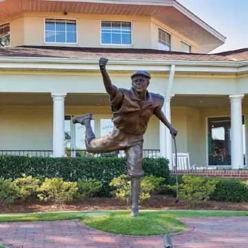 Greenside Getaway️! Walk to Clubhouse and Cradle! Panoramic Golf Views!