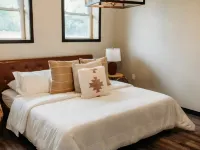Cozy Midwest Bunkhouse located in the heart of the Ozarks! Hotels in Wright County