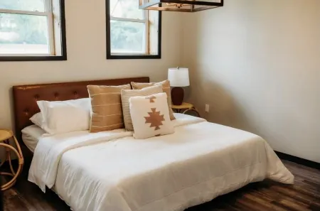 Cozy Midwest Bunkhouse located in the heart of the Ozarks!