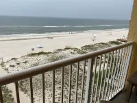 NEWLY RENOVATED-BEACH FRONT-TOP FLOOR-BRIGHT LIGHT-QUIET BUILDING