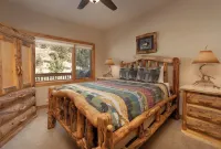 Delightful 3-bedroom townhome on Fall River 이스트 뎃레이션 피크 주변 호텔