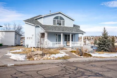 Unique Triangle shaped house with 2 master suites on separate floors.