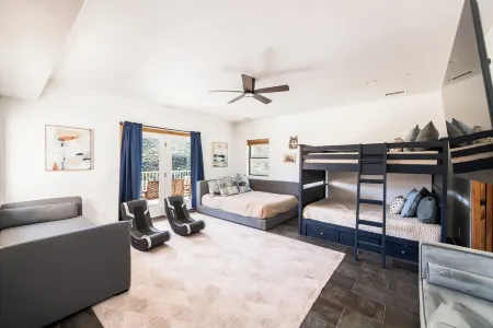 Dreamy Sedona Cabin in Oak Creek Canyon Отели рядом с достопримечательностью «Парк штата Слайд Рок»