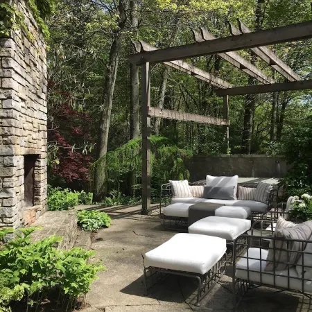 All 5 Star Reviews! Walk to Lake, Dining & Coffee. Private Hot Tub, Assoc Pool.