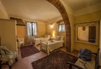 Romignano wine farm. Your villa in TUSCANY. Hotels in Terranuova Bracciolini