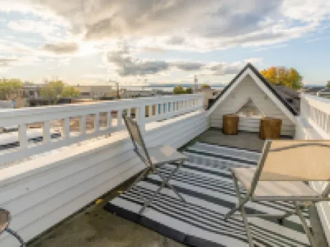 NEW Best LOCATION in Downtown Edmonds Hotels in Edmonds