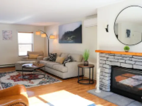 Mountain retreat/Hot Tub/Ski/Hike/Water Park/WIFI/Fire Pit Hotels in Durham