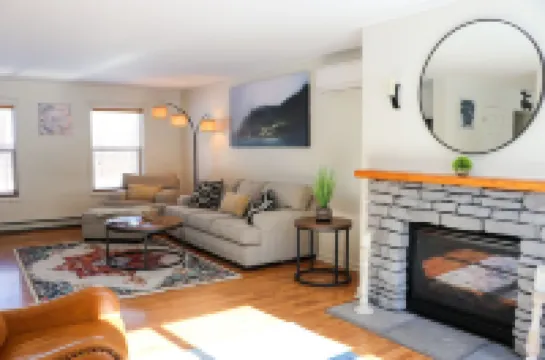 Mountain retreat/Hot Tub/Ski/Hike/Water Park/WIFI/Fire Pit