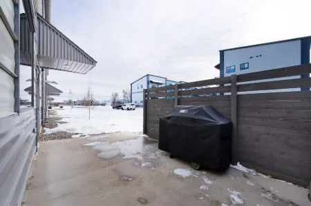 Industrial Retreat Where Recreation Abounds! Dogs OK, Pool Table, BBQ & More! Отели в г. Фор Корнерс