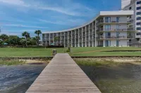 Perrydise @ Pirates’ Bay Hotels near Live Oak Creek