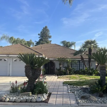 One Bdrm, private bathroom, kitchenette, laundry facilities & gated patio.