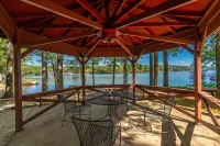 The 2 BDRM Lovely Lake Desoto Townhome Hotels in Hot Springs Village