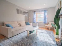 Tufts 4BD/2BA - 5.MIN to Harvard&Boston / Free Parking / Walk to Subway Hotels in Somerville