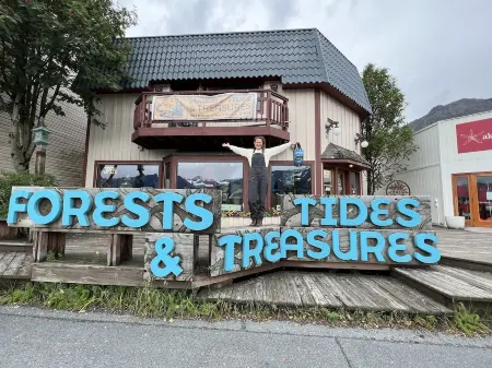 Oz Lodge: Bunkhouse - Cozy, Rustic & perfect for a family or group of friends!