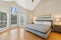 Beautiful Home with private Pool!