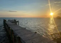 Colington Vista-Sound Views & Dock Access in KDH Hotel dekat Waterfront Boardwalk