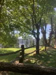 Gorgeous Guest House, Mature Setting, 1 Minute to the Lake.