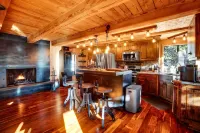 Secluded Luxury Chalet - Bespoke Finishes, Hot Tub, Decks, Firepits, and Grill