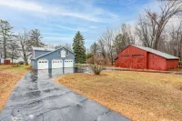 Crystal Lake House W/ Private Beach + Lake Access فنادق في Harrison