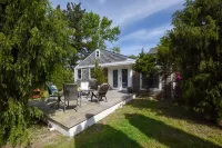 Charming Seaside Cottage! Limited Number of Late Summer and Fall Openings!