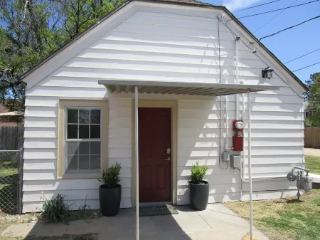 The Hideaway Отели рядом с достопримечательностью «Great Bend Courthouse»