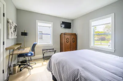 Quiet home in coveted Watts-Hillendale neighborhood.  Close to Duke Hospital/VA