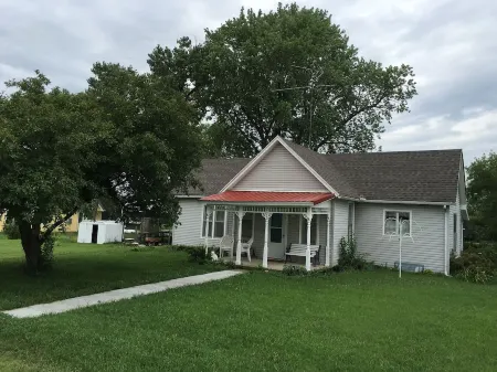 Doc's Hideaway, a Pet Friendly Home Near Manhattan Отели в г. Рандольф