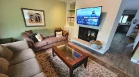 Red Juniper House // 4BR, 2.5 Bath, Large Yard, Pet Friendly, 3mi to Mayo Clinic