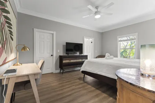 Cozy corner beach house with pool- 1 block from beach!