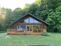 Serene Log Cabin Getaway! Close to Hiking, Snowmobile And Four Wheeler Trails.