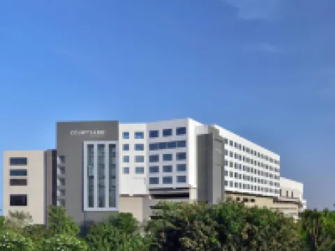 Courtyard by Marriott Bhopal Hotels near Taj Mahal Palace