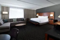 DoubleTree by Hilton Montreal Airport Hotels near Arena Leo Crepin