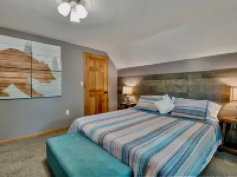 Fantastic 4-Season Cabin at Baxter Lake - Sleeps 8 -  Dog Friendly Hotels in Strafford County