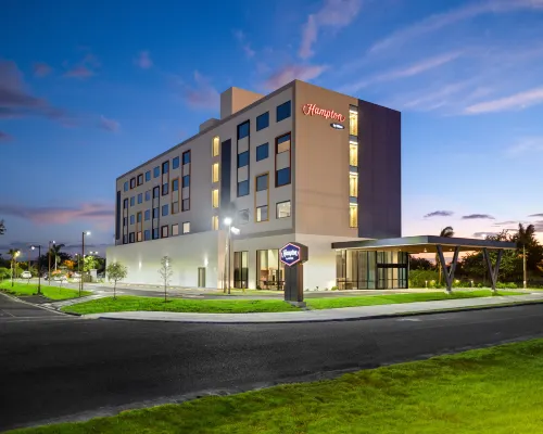 Hampton by Hilton Guanacaste Airport Hotel di Liberia