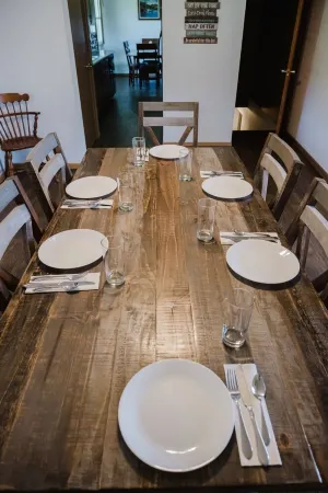 Steps from the water, firepit, large yard, family friendly Отели в г. Запад Пойнт Тауншип