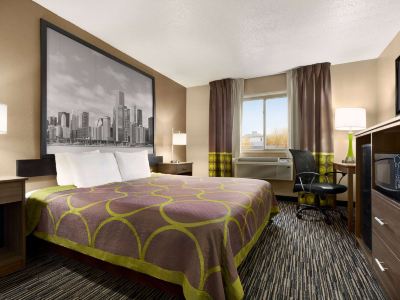 Super 8 by Wyndham Joliet I-55 N/Chicago