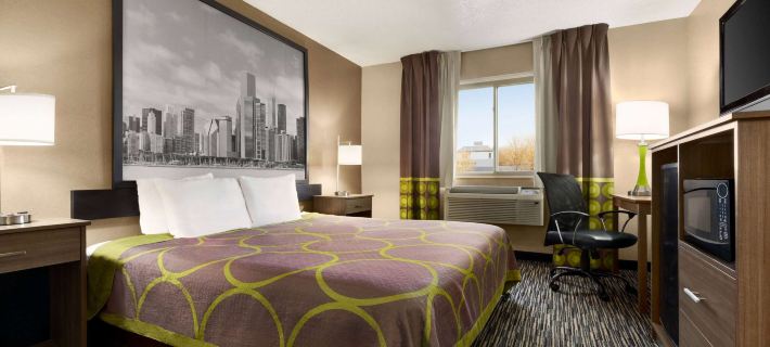 Super 8 by Wyndham Joliet I-55 N/Chicago Hotels in Will County