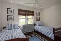 Cute Little Bungalow Close To Town With All The Amenities You Could Ask For
