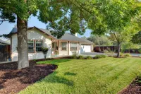 Enchanting 3 BR, minutes from Winerys, Snow Sking, exhilarating Rafting Tours. Hotels near Walmart Supercenter