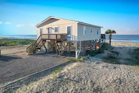 OCEAN FRONT, 4BD 2BA, FENCED YARD,  PET FRIENDLY, DIRECT BEACH ACCESS