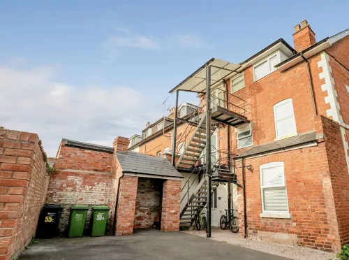 Newly refurbished apartment in city centre