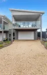 Modern  Beachhouse,  sea views Great location, 3 mins to the beach. Hotels in McCracken