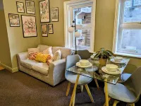 Seaside Escape - Free Parking! 4 Minutes to the Beach! Pet Friendly!