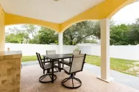 2 houses 5bed 4bath heated pool prime location