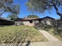 Pet Friendly, Private Bkyd 4 bedroom - balcony